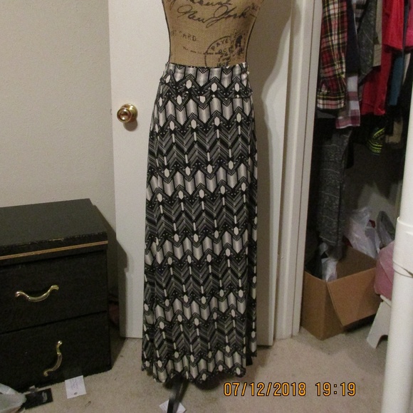 LuLaRoe Dresses & Skirts - LuLaRoe XL maxi skirt black & white  NWT dress 701